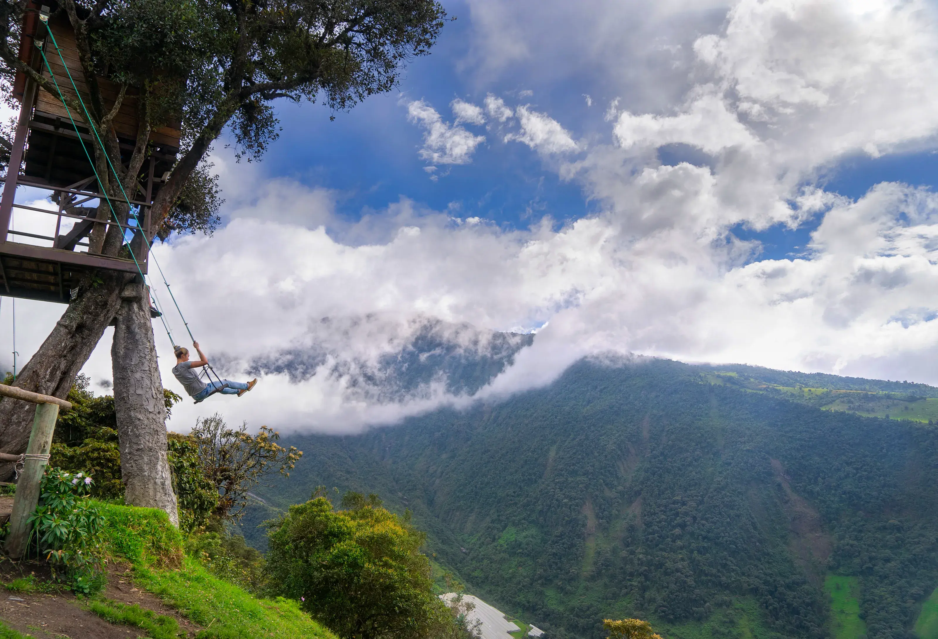 Swing at the Edge of the World, Los Baños Ecuador